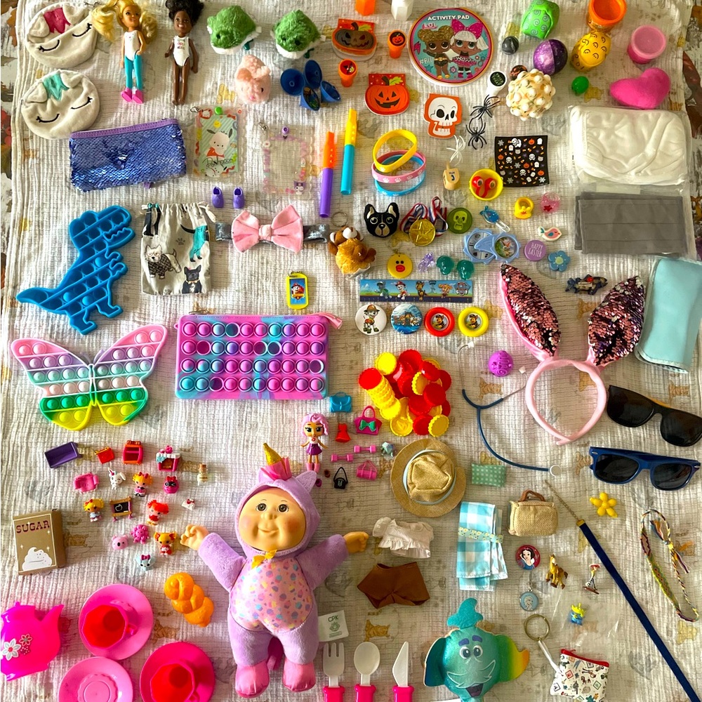 Large lot of tiny and big treasures